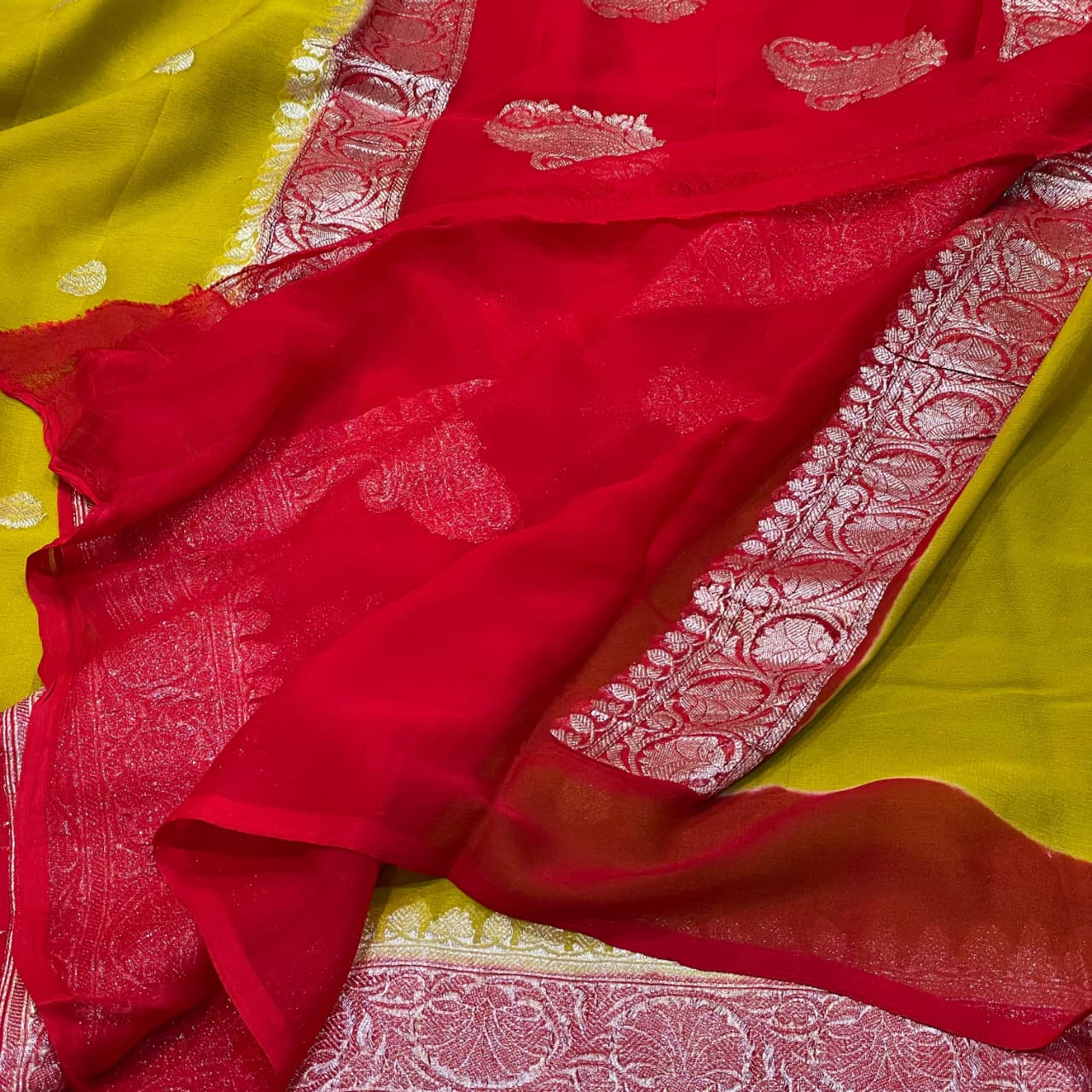 100% Pure Banarasi Khaddi Chiffon Silver Zari Kadwa Buti Handloom Saree Dhani Yellow With Red Colour