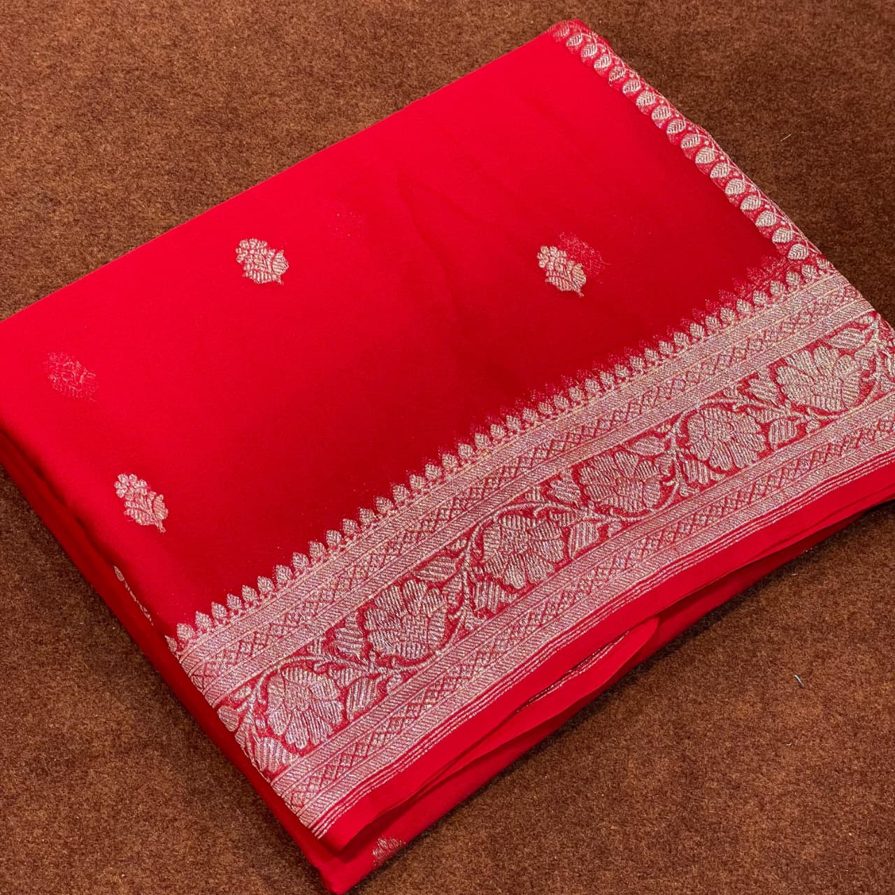 100% Pure Banarasi Khaddi Chiffon Silver Zari Kadwa Buti Handloom Saree
