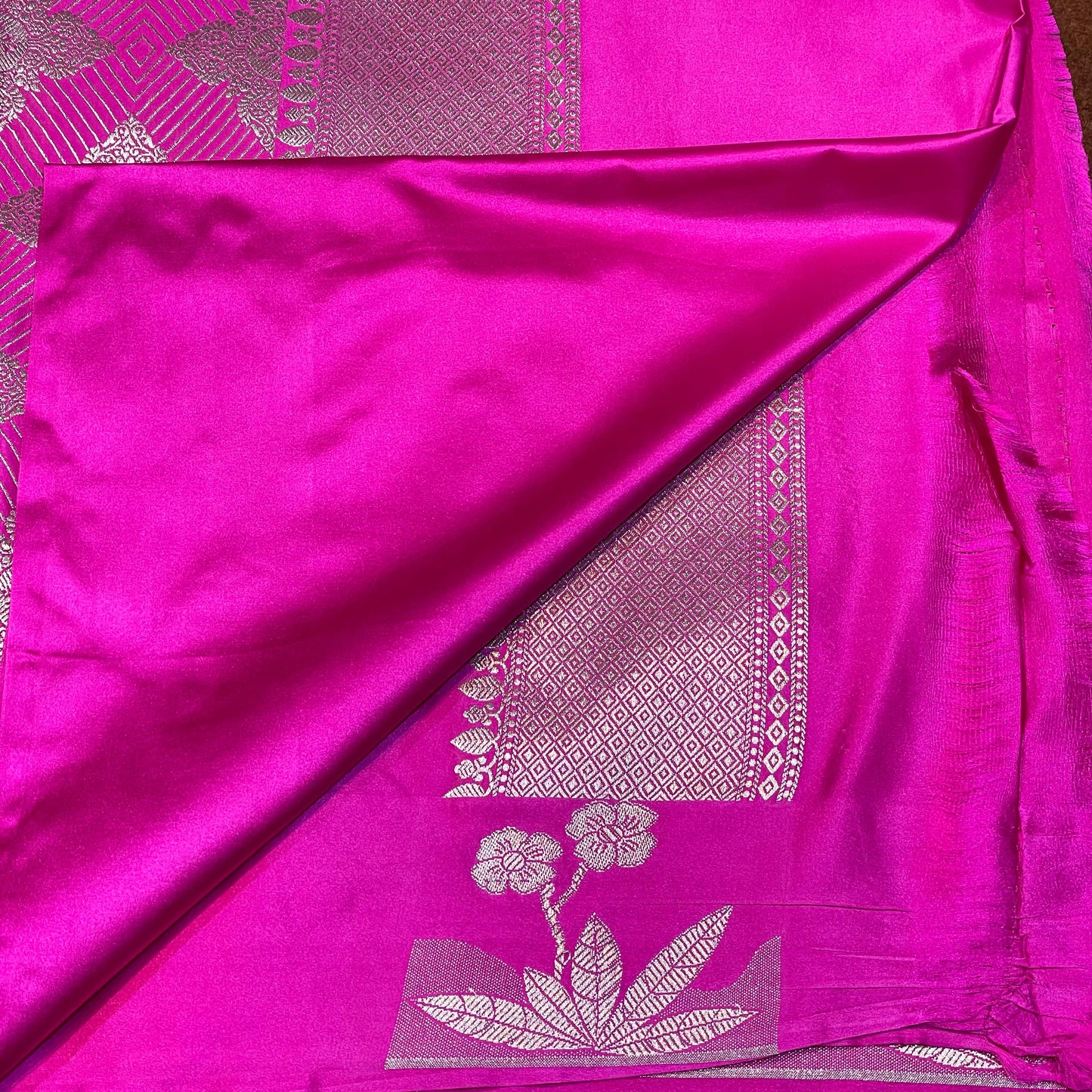 Mashru Silk Saree Magenta Pink Color With Floral Border All Over Floral Booti MSW-104