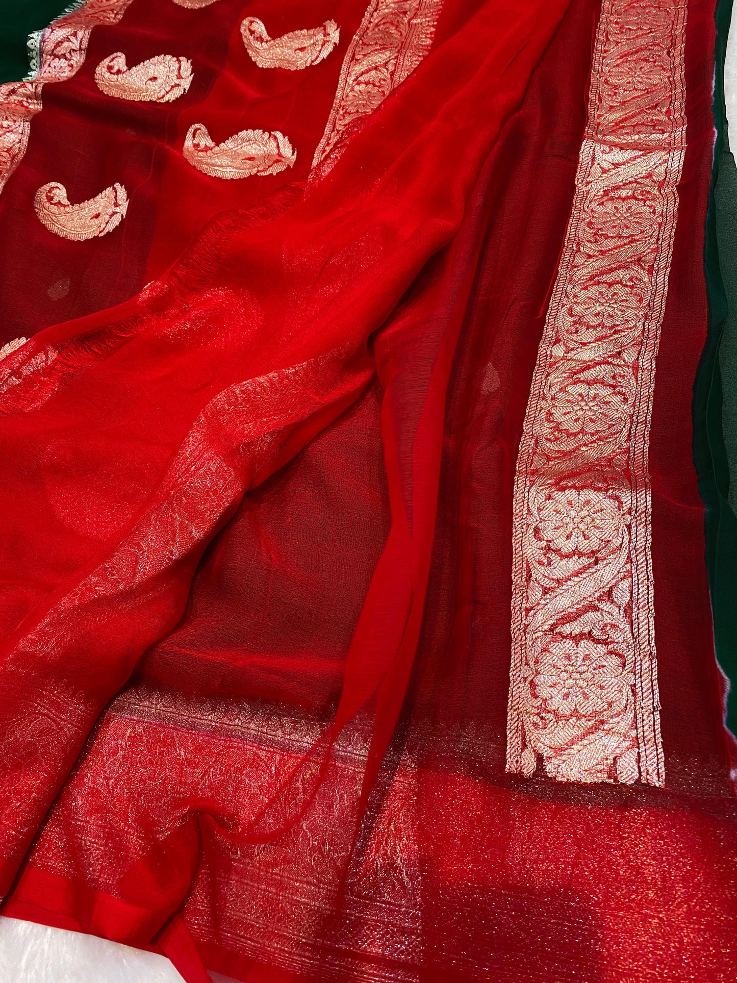 100% Pure Banarasi Khaddi Chiffon Silver Zari Kadwa Buti Handloom Saree Bottle Green with Red Colour