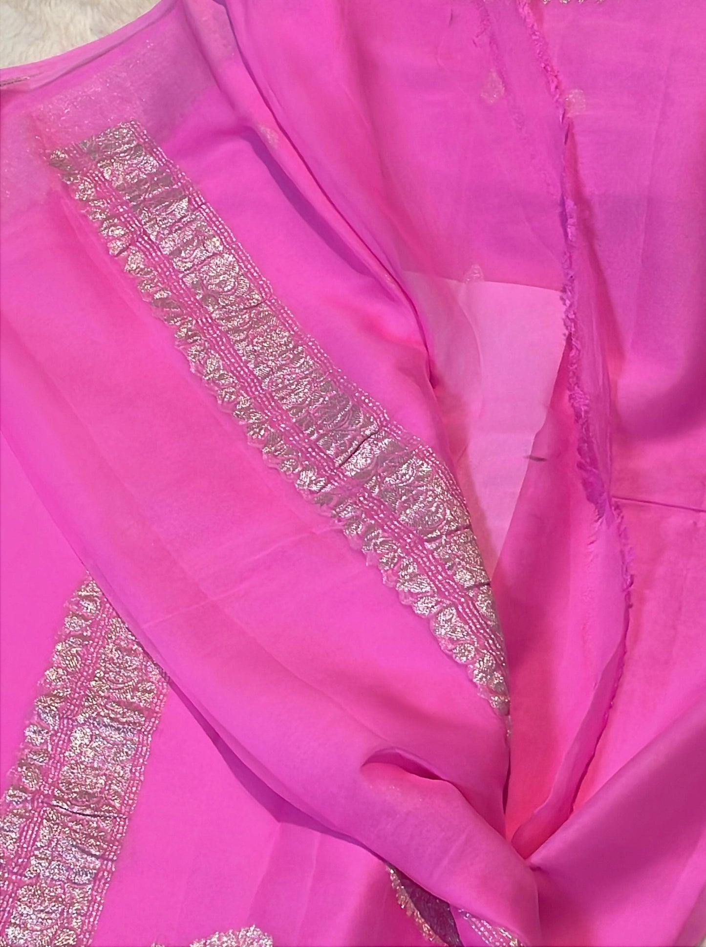 100% Pure Banarasi Khaddi Chiffon Silver Zari Kadwa Buti Handloom Saree Pink Color