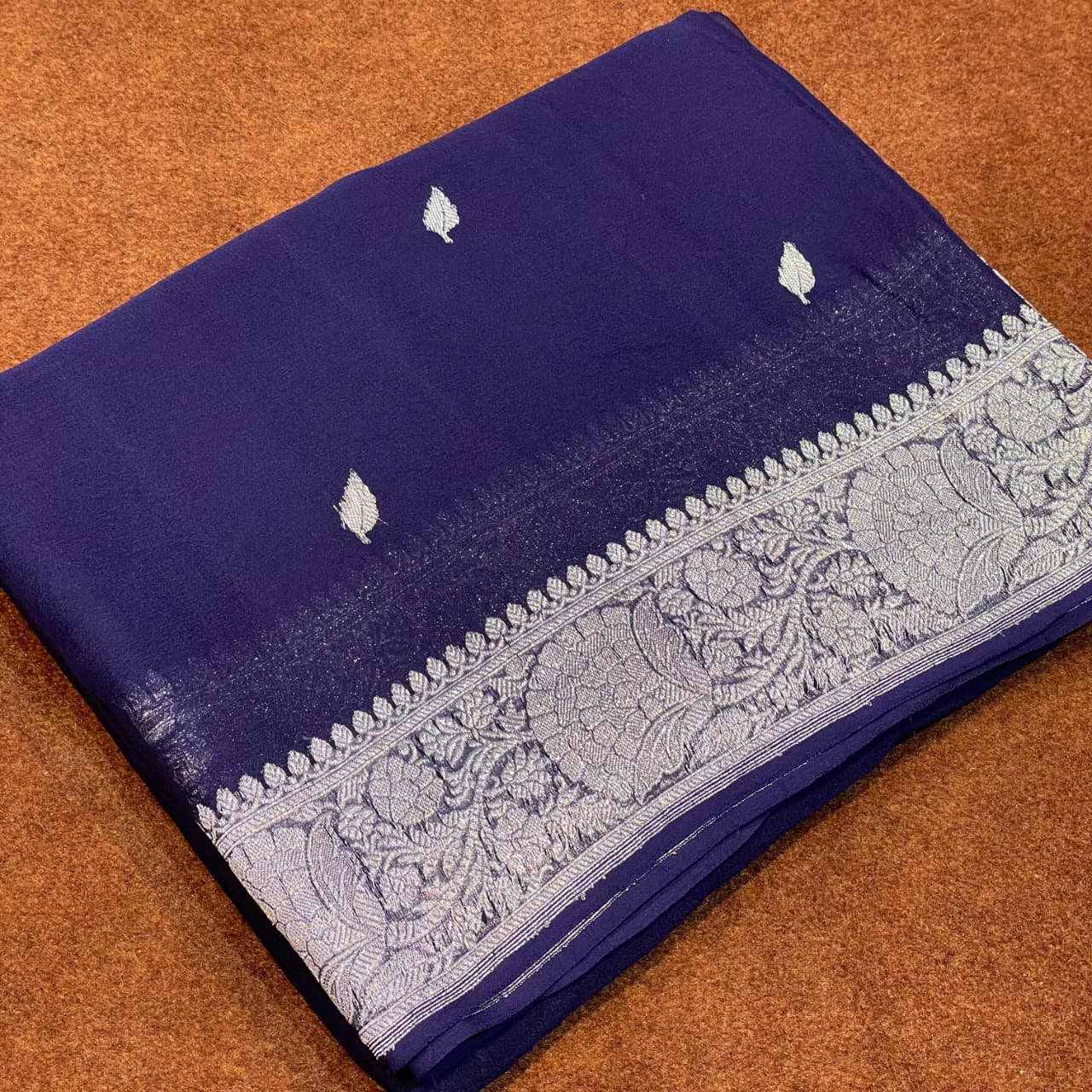 100% Pure Banarasi Khaddi Chiffon Silver Zari Kadwa Buti Handloom Saree