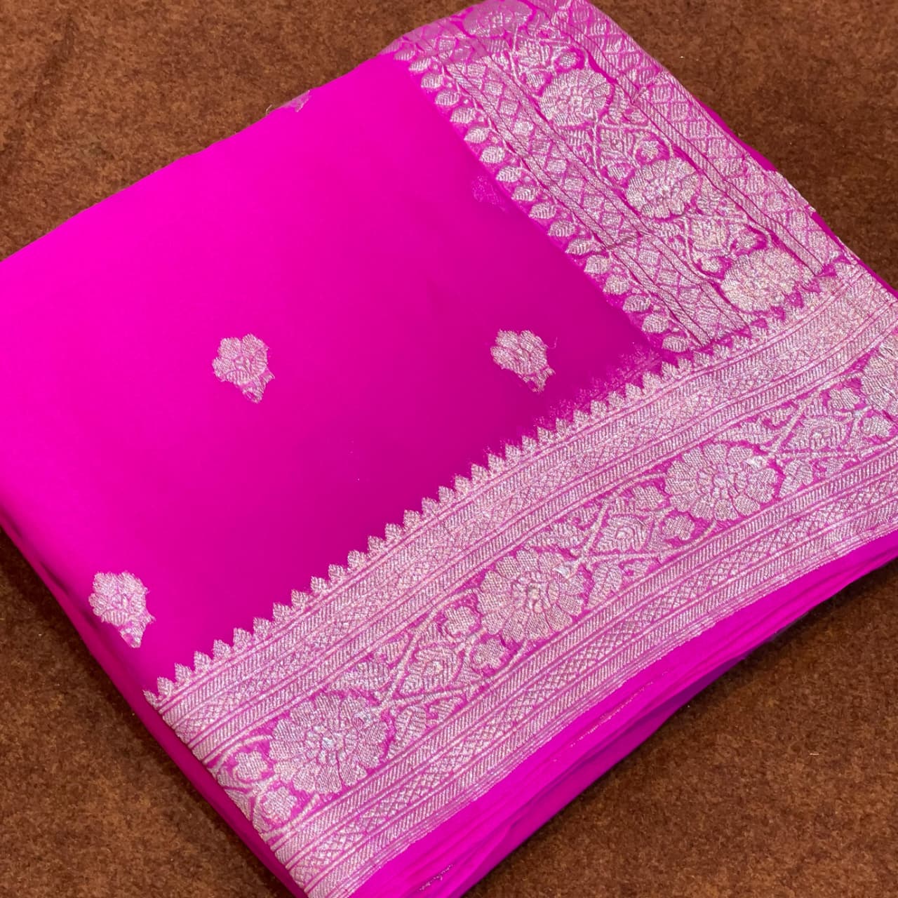 100% Pure Banarasi Khaddi Chiffon Silver Zari Kadwa Buti Handloom Saree