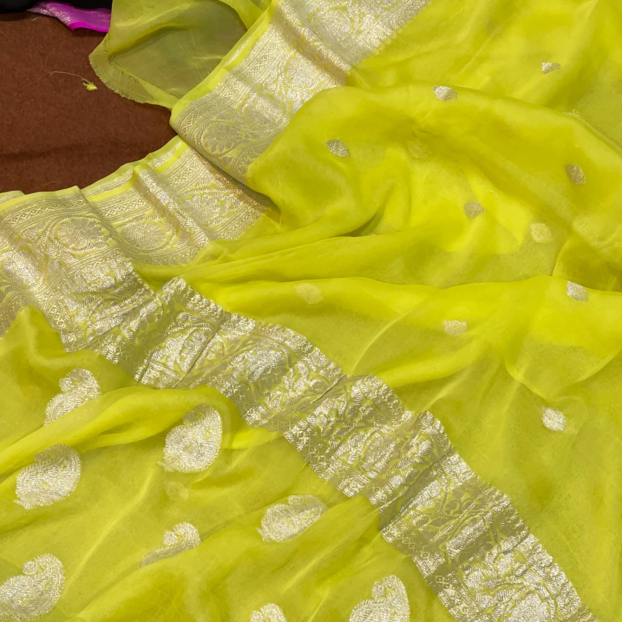 100% Pure Banarasi Khaddi Chiffon Silver Zari Kadwa Buti Handloom Saree