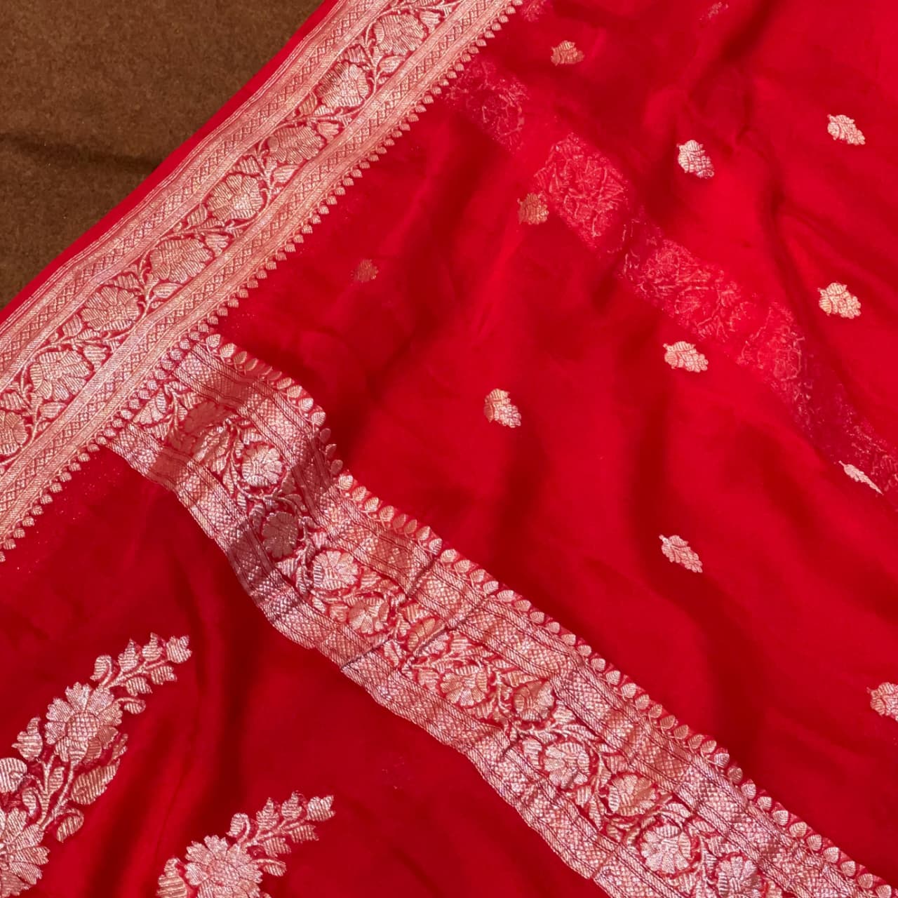 100% Pure Banarasi Khaddi Chiffon Silver Zari Kadwa Buti Handloom Saree