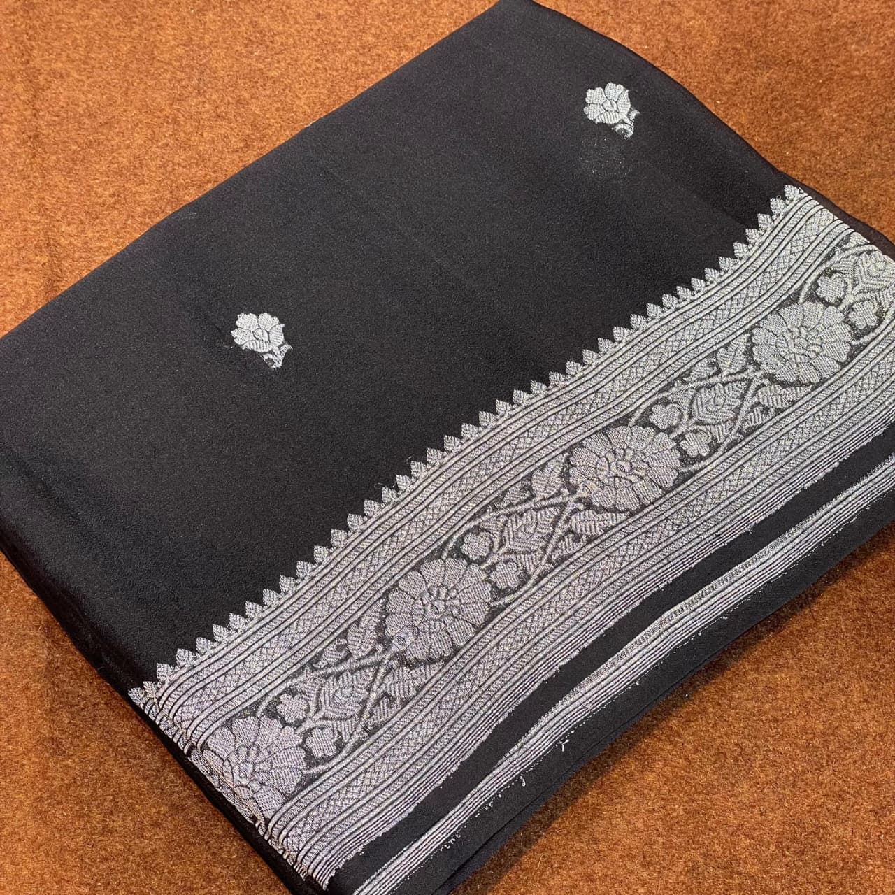 100% Pure Banarasi Khaddi Chiffon Silver Zari Kadwa Buti Handloom Saree