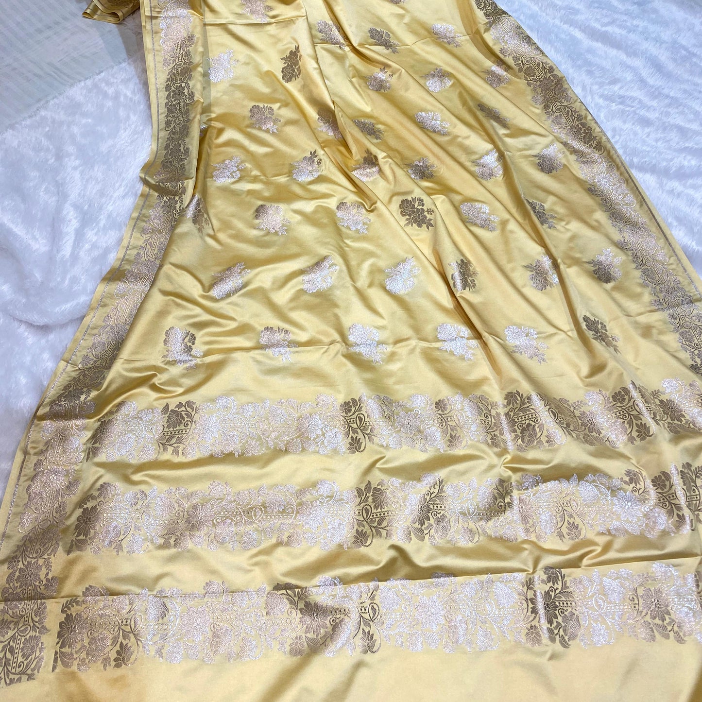 Mashru Silk Saree Milk-ish Yellow Color With Floral Border All Over Flower Boota MSW22
