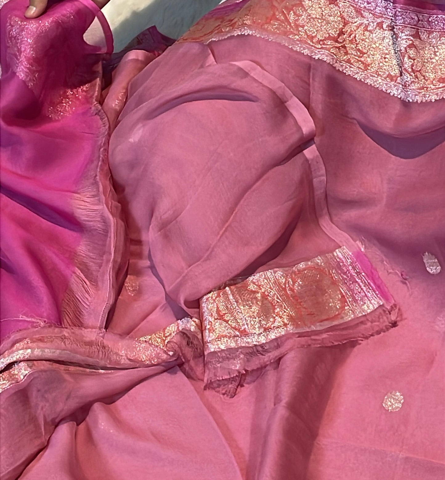 100% 3D Shades Pure Banarasi Khaddi Chiffon Silver Zari Kadwa Buti Handloom Saree