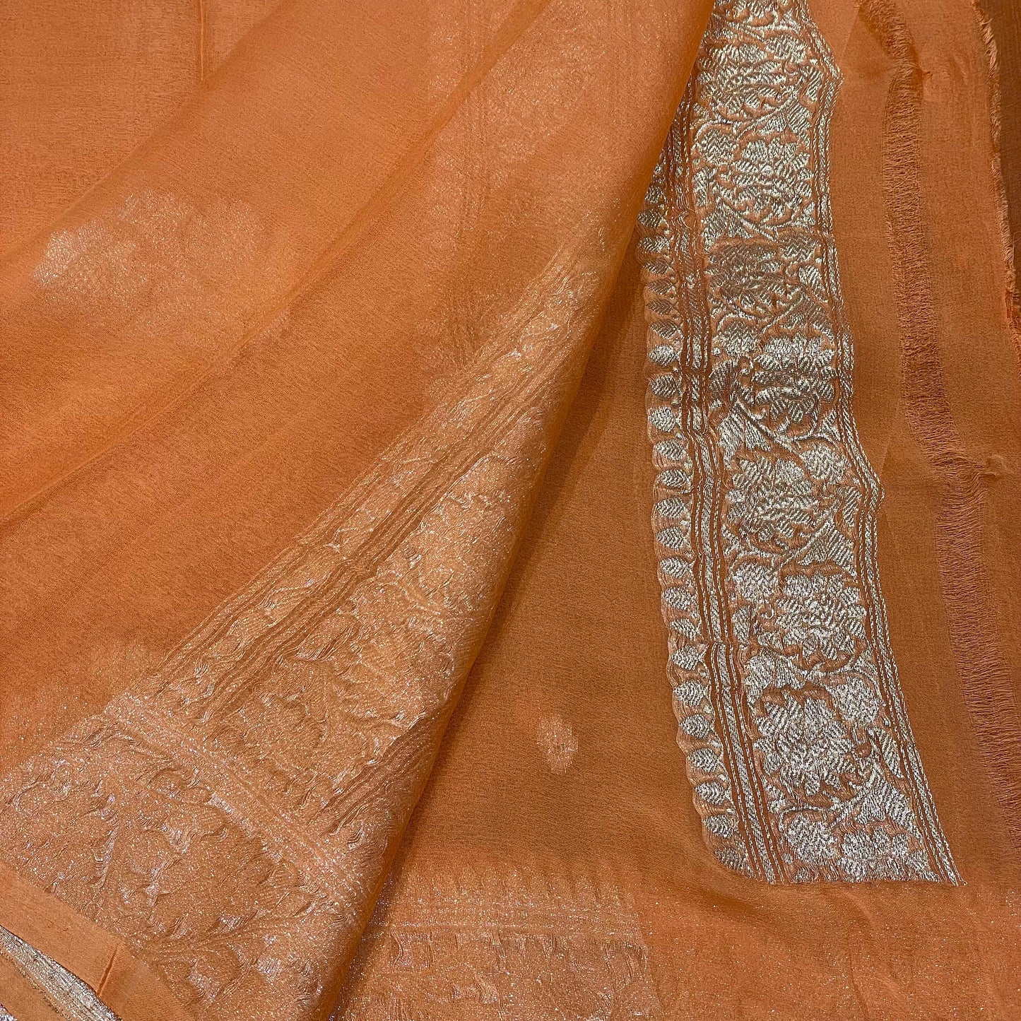 100% Pure Banarasi Khaddi Chiffon Silver Zari Kadwa Buti Handloom Saree Peach Colour