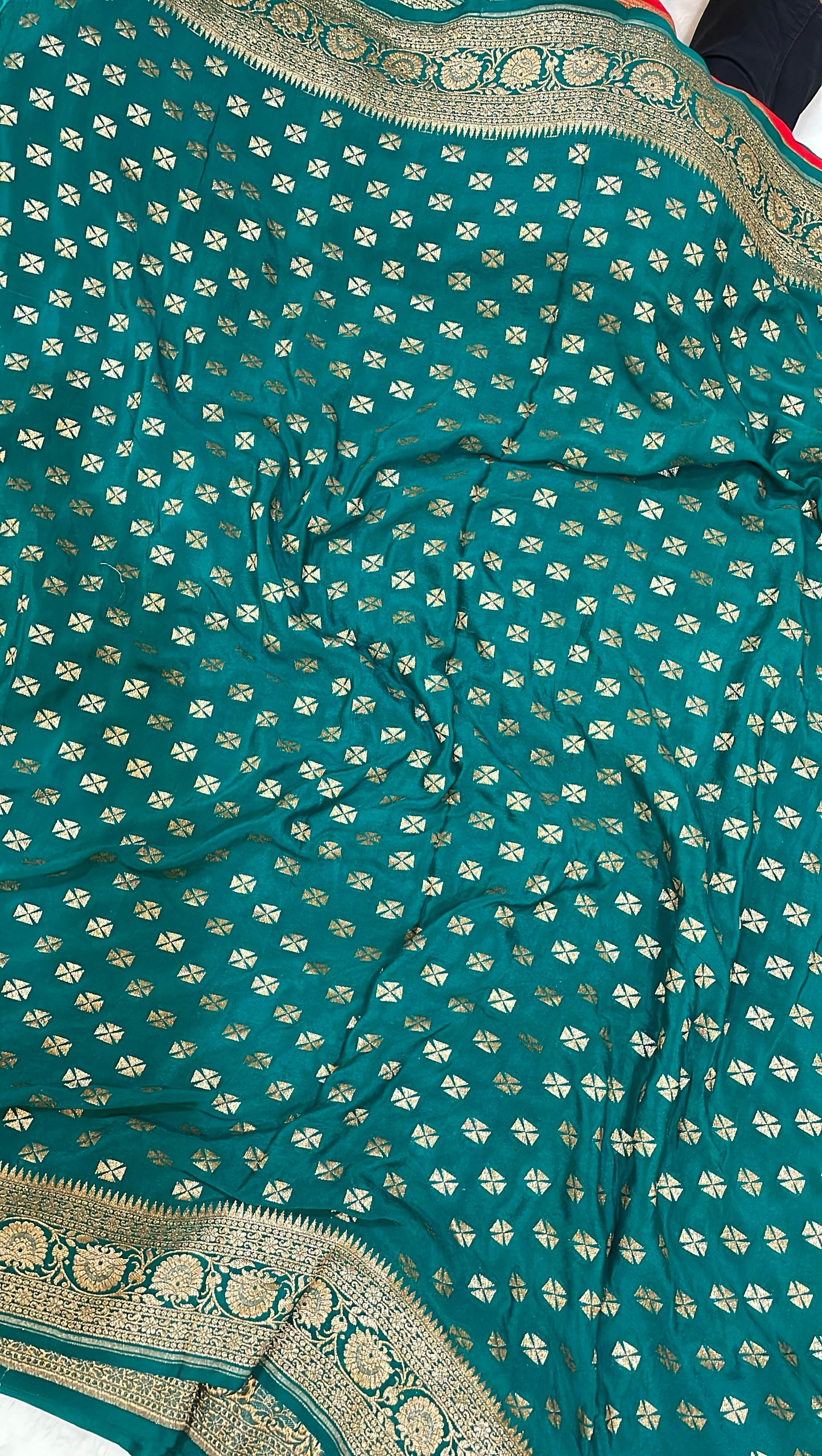 Pure Banarasi Khaddi Crape Silk Handloom Saree with Traditional Corners Red With Bottle Green Color