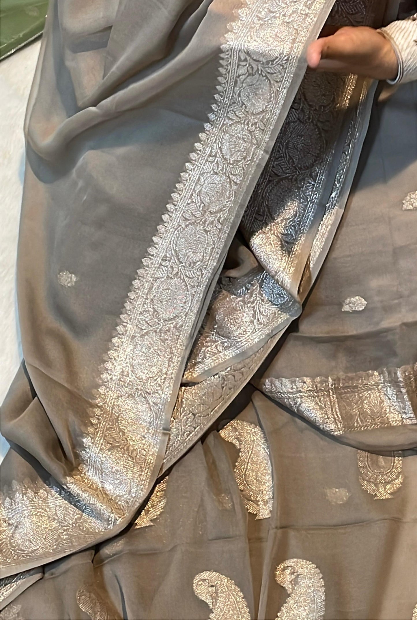 100% Pure Banarasi Khaddi Chiffon Silver Zari Kadwa Buti Handloom Mouse grey Color