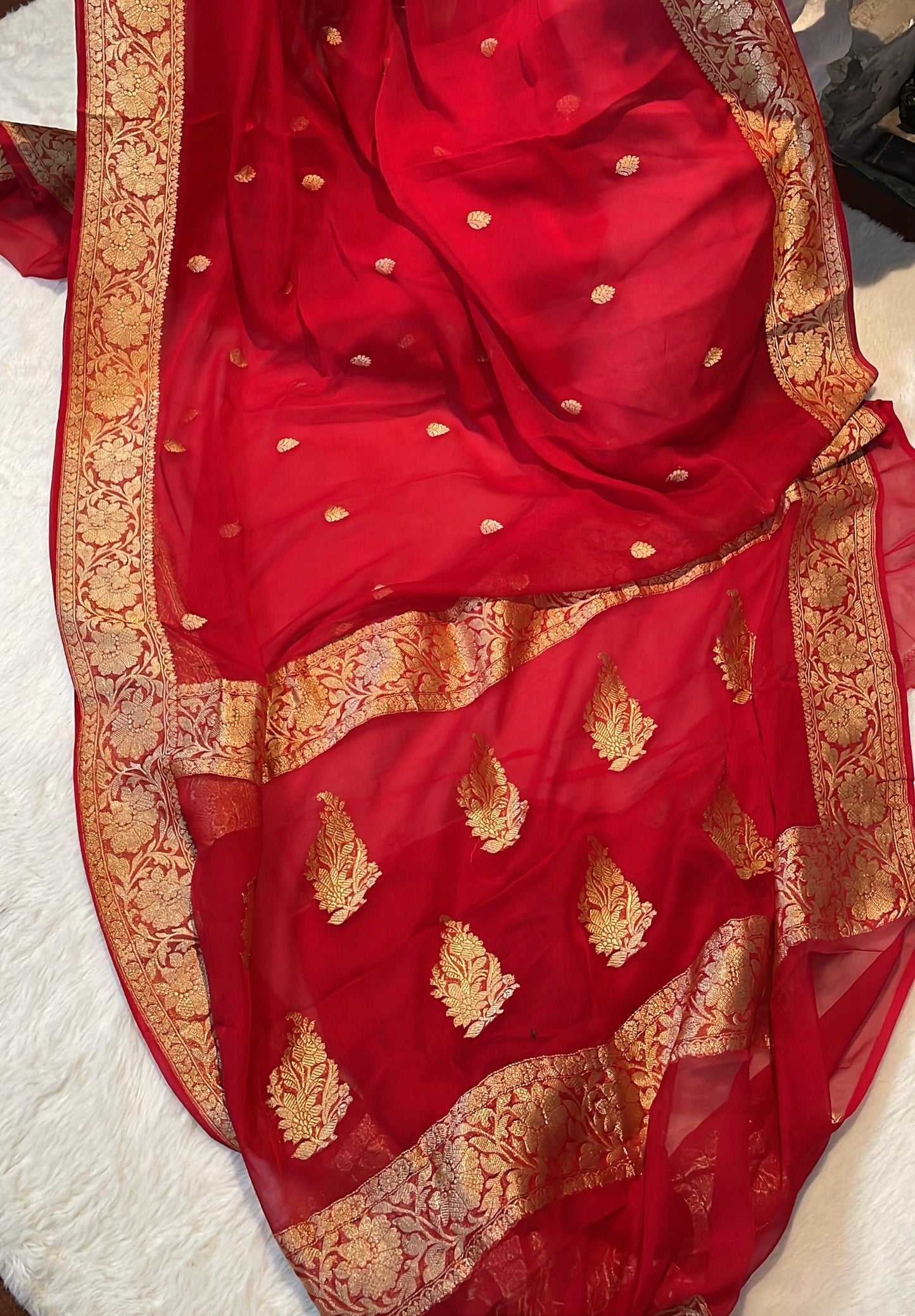 100% Pure Banarasi Khaddi Chiffon Gold/Antique Zari Kadwa Buti Handloom Saree Red Color