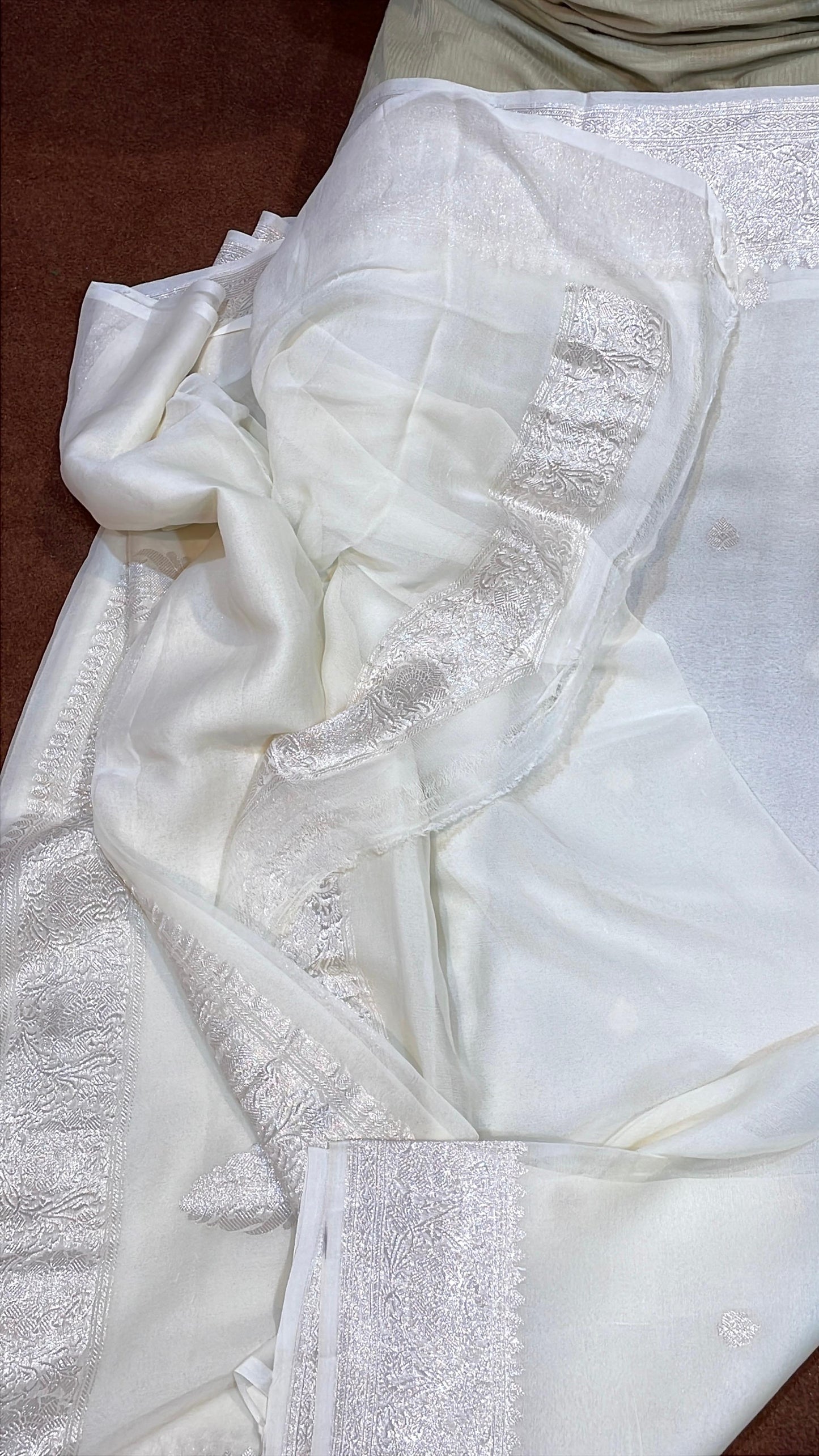 100% Pure Banarasi Khaddi Chiffon Silver Zari Kadwa Buti Handloom Saree Off White/Beige Colour