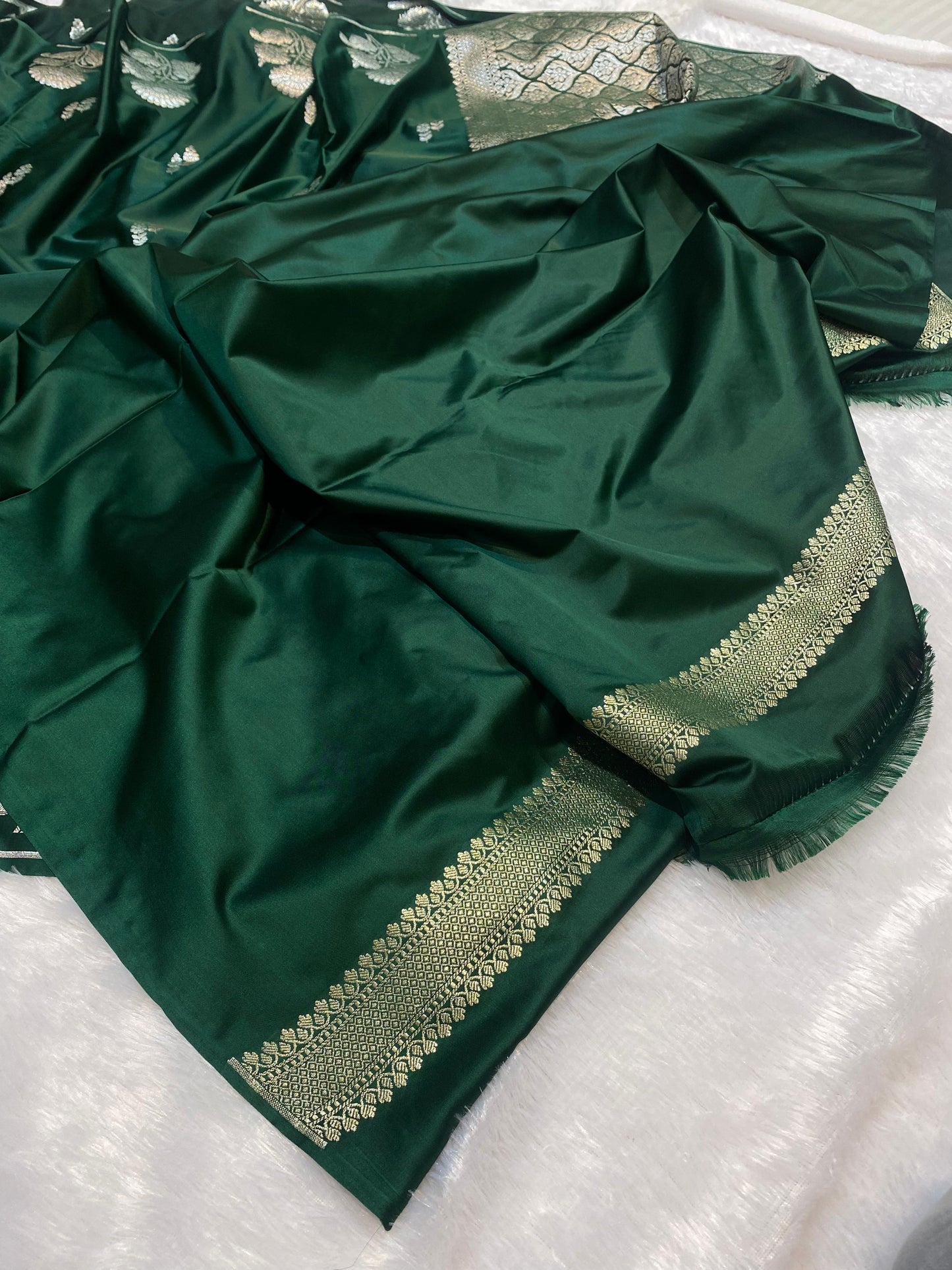 Mashru Silk Saree Bottle Green Color With Flower Buta Border Sona Rupa Zari MSW49