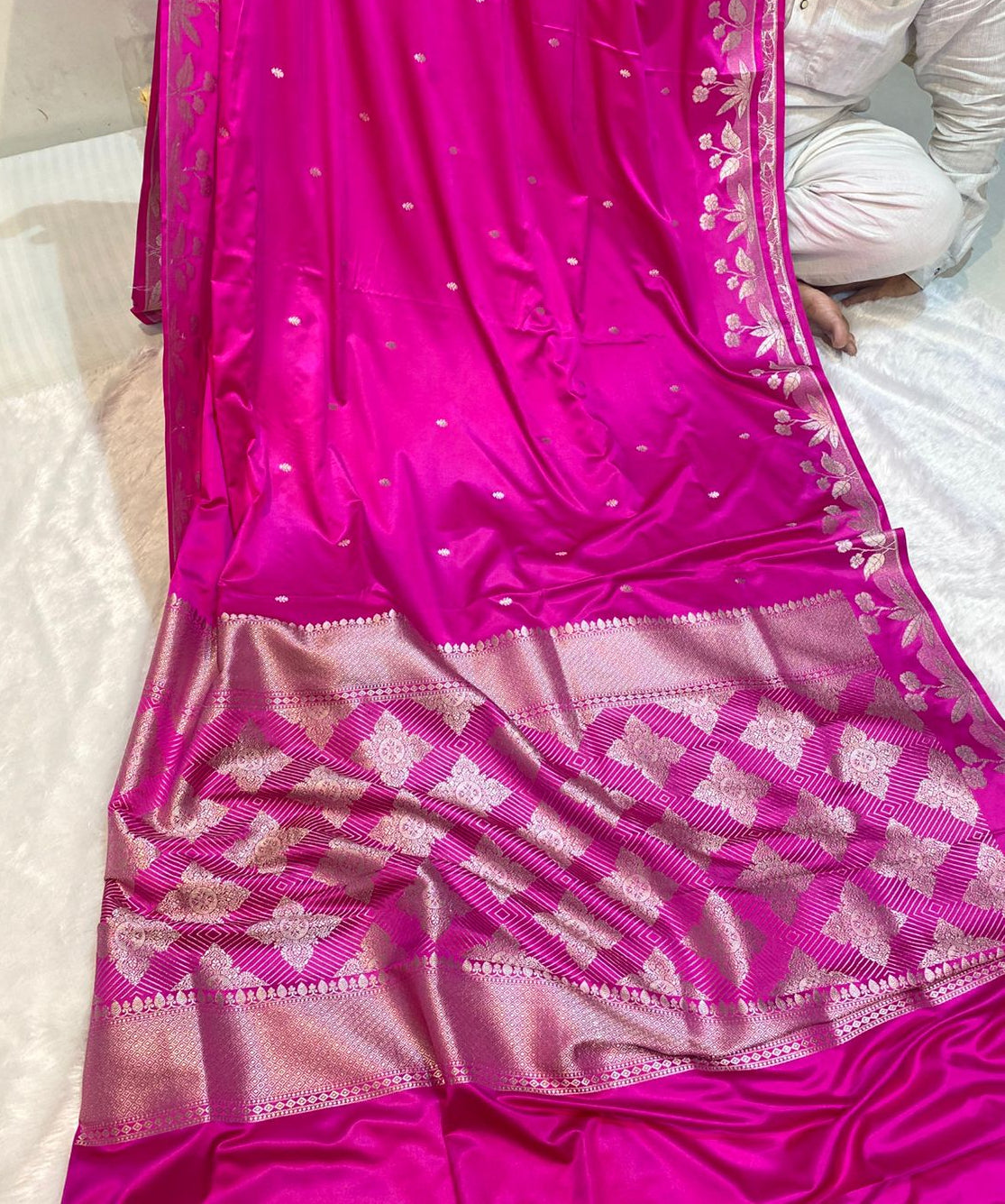 Mashru Silk Saree Magenta Pink Color With Floral Border All Over Flower Booti MSW-107
