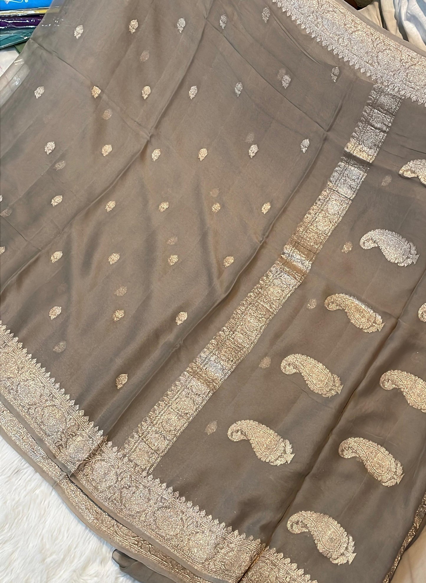 100% Pure Banarasi Khaddi Chiffon Silver Zari Kadwa Buti Handloom Mouse grey Color