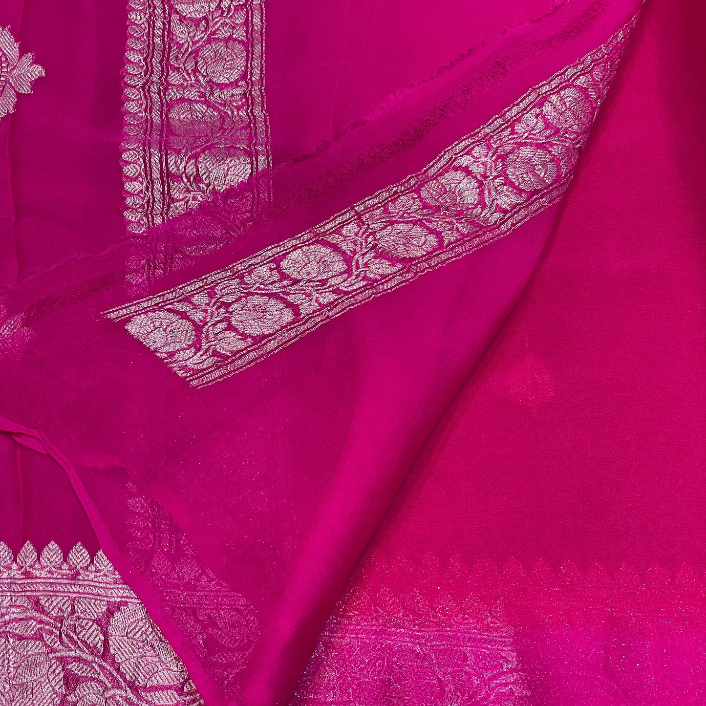 100% Pure Banarasi Khaddi Chiffon Silver Zari Kadwa Buti Handloom Saree Red and Rani Pink Colour