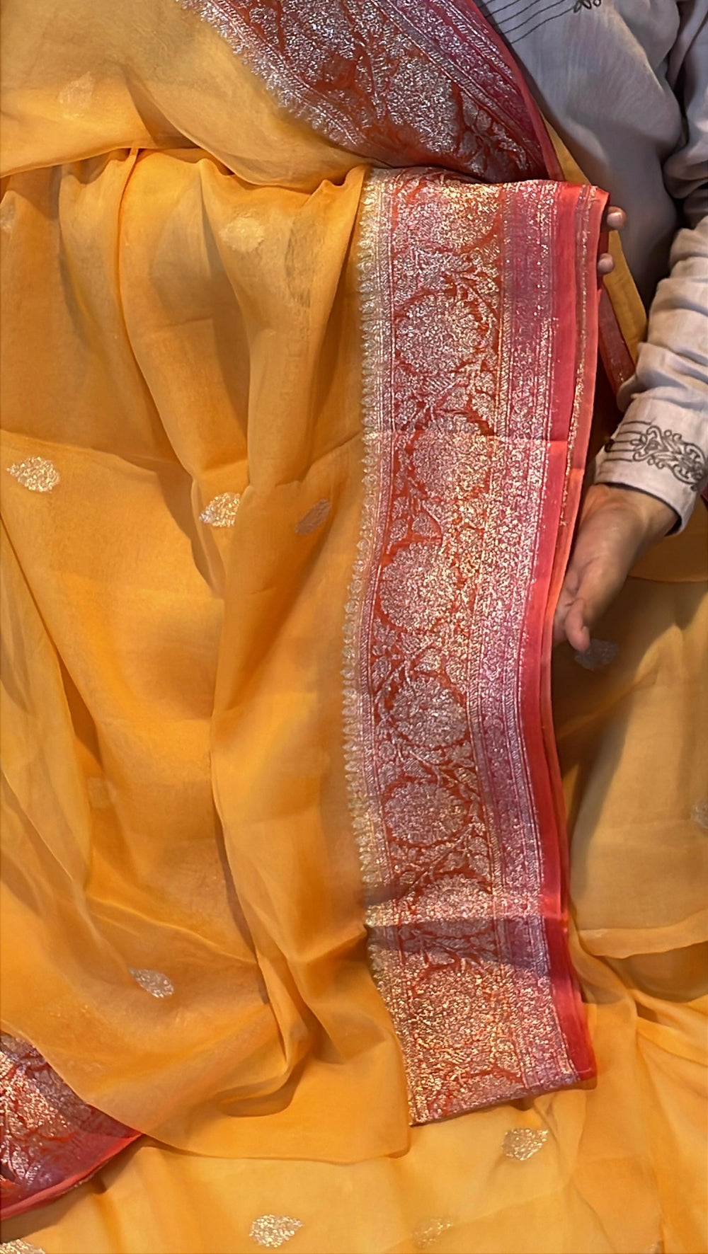 100% 3D Shades Pure Banarasi Khaddi Chiffon Silver Zari Kadwa Buti Handloom Saree