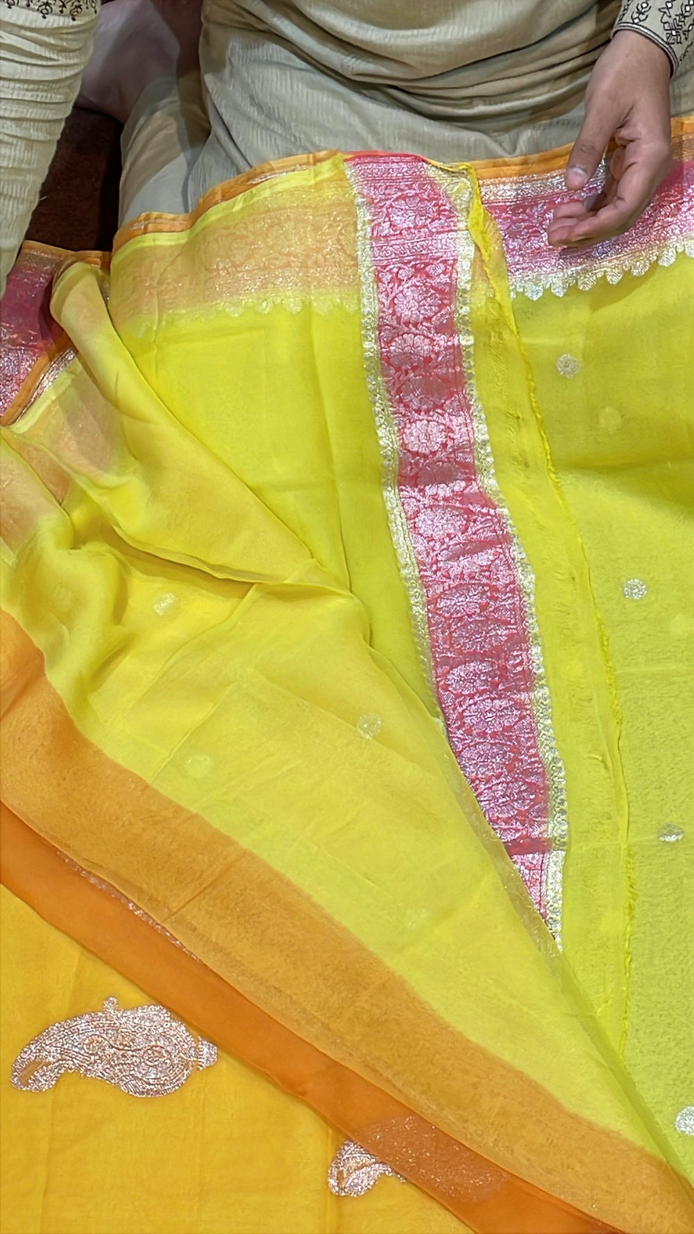 100% 3D Shades Pure Banarasi Khaddi Chiffon Silver Zari Kadwa Buti Handloom Saree