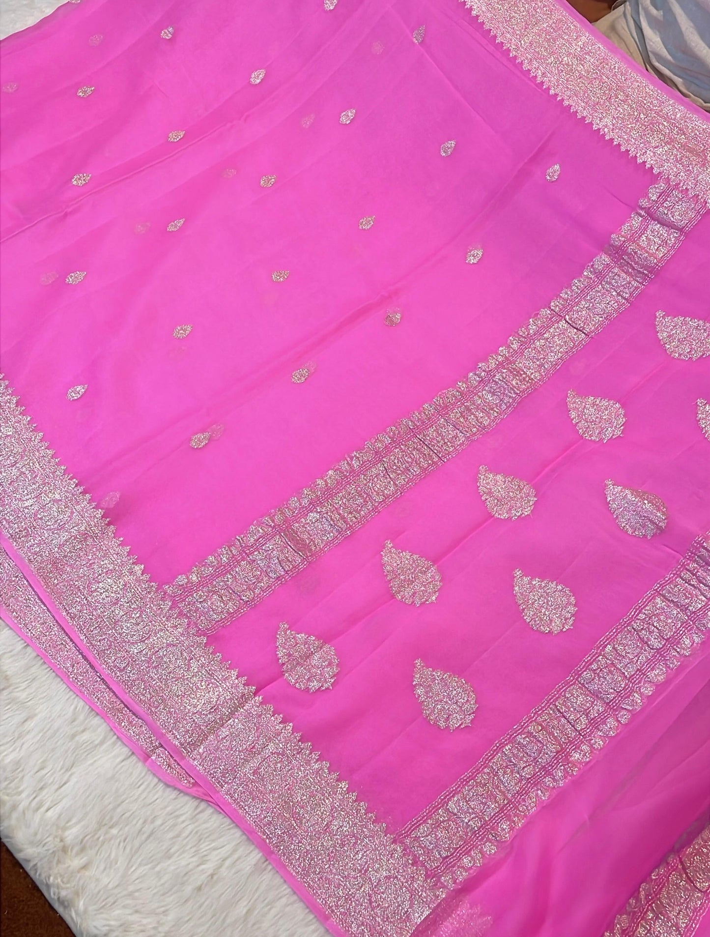 100% Pure Banarasi Khaddi Chiffon Silver Zari Kadwa Buti Handloom Saree Pink Color