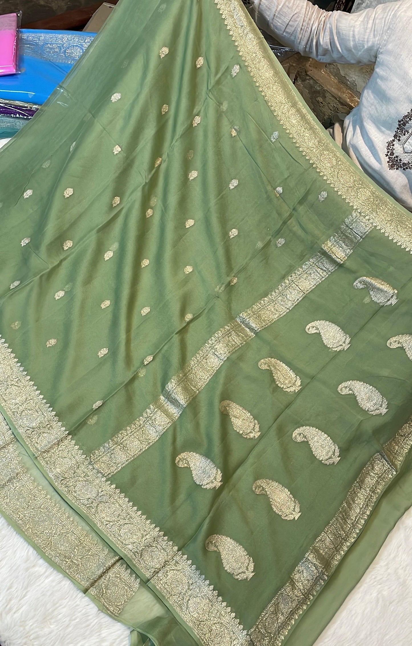 100% Pure Banarasi Khaddi Chiffon Silver Zari Kadwa Buti Handloom Saree Sage Green Color