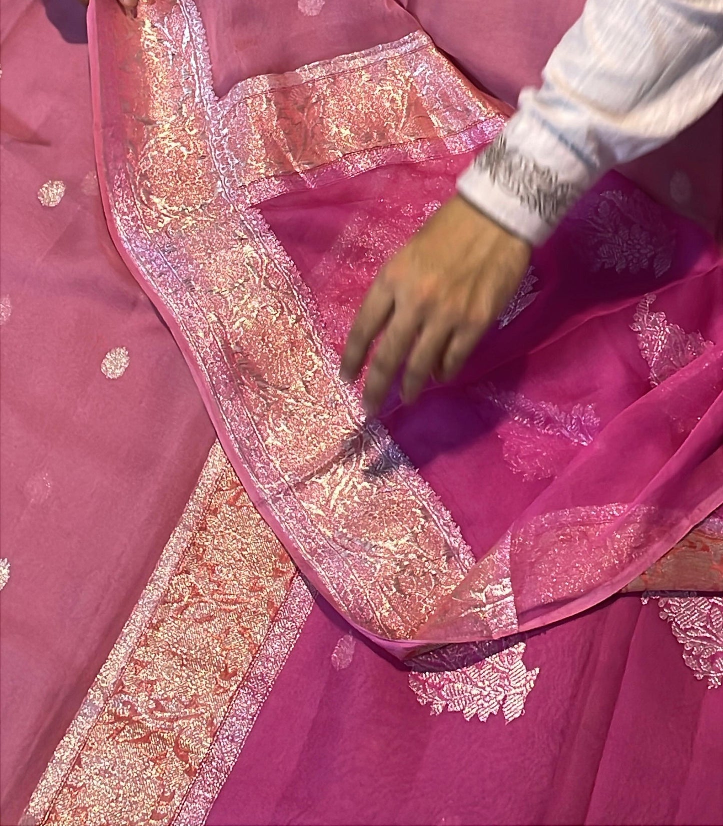 100% 3D Shades Pure Banarasi Khaddi Chiffon Silver Zari Kadwa Buti Handloom Saree