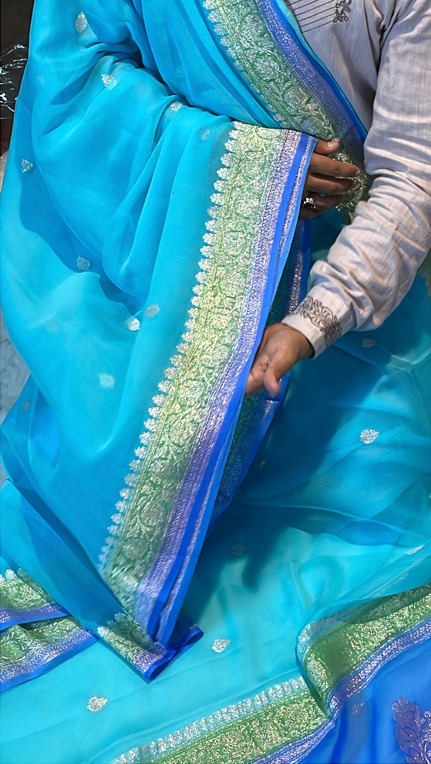 100% 3D Shades Pure Banarasi Khaddi Chiffon Silver Zari Kadwa Buti Handloom Saree