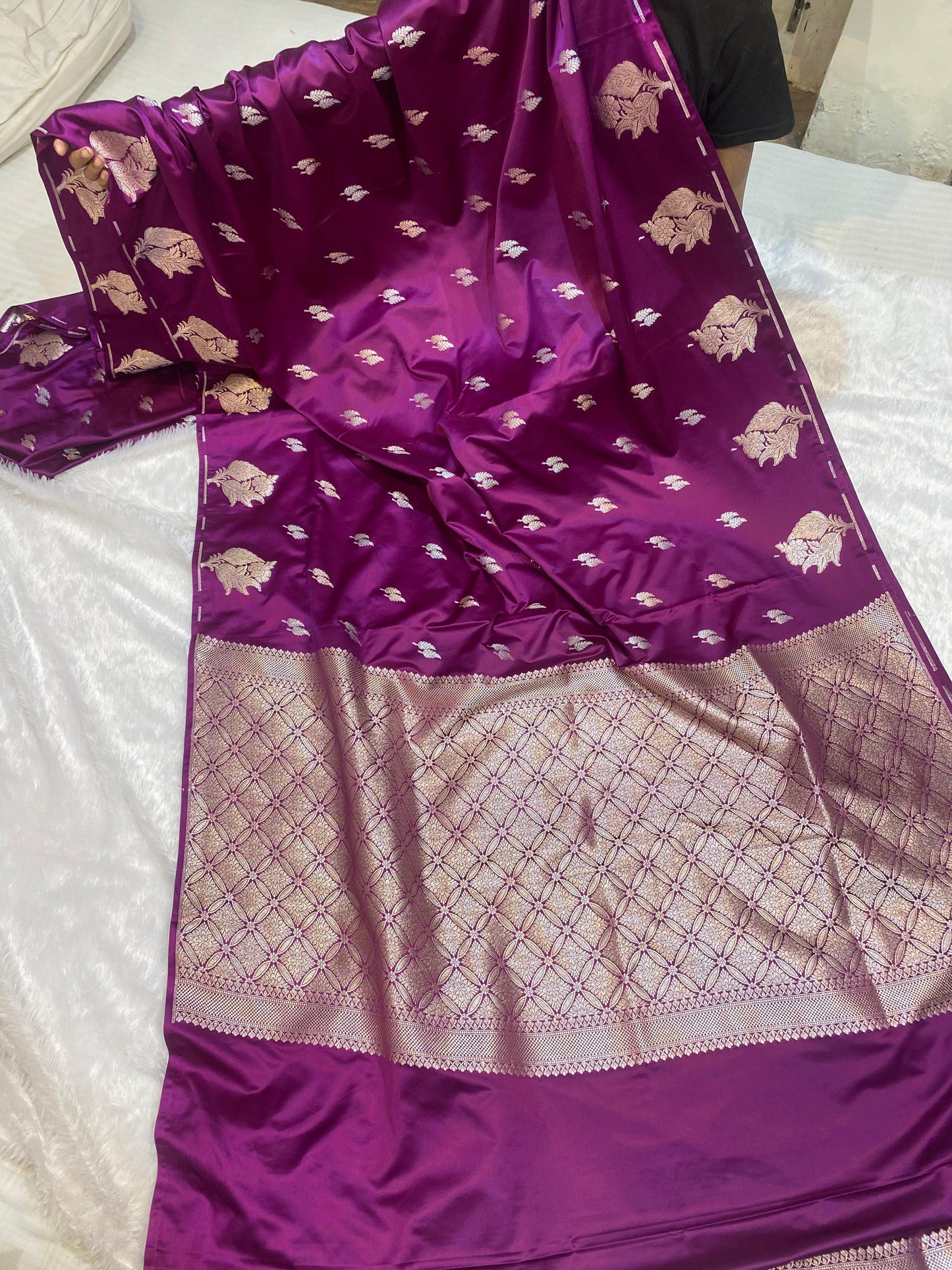 Mashru Silk Saree Rani Pink Color With Flower Buta Border Sona Rupa Zari MSW51