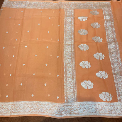 100% Pure Banarasi Khaddi Chiffon Silver Zari Kadwa Buti Handloom Saree Peach Colour