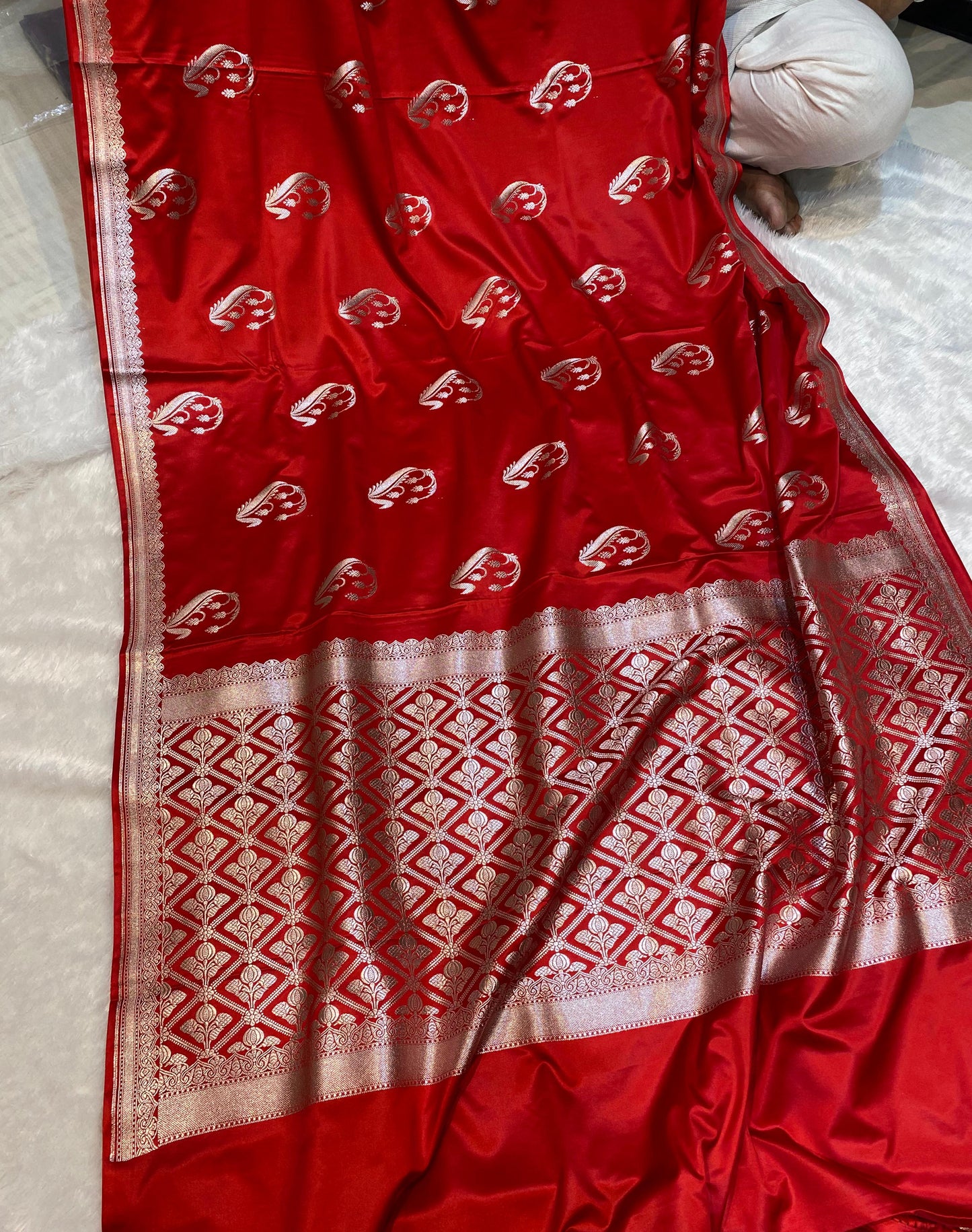Mashru Silk Saree Imperial Red Glow Color With Floral Border All Over Mango Boota MSW25