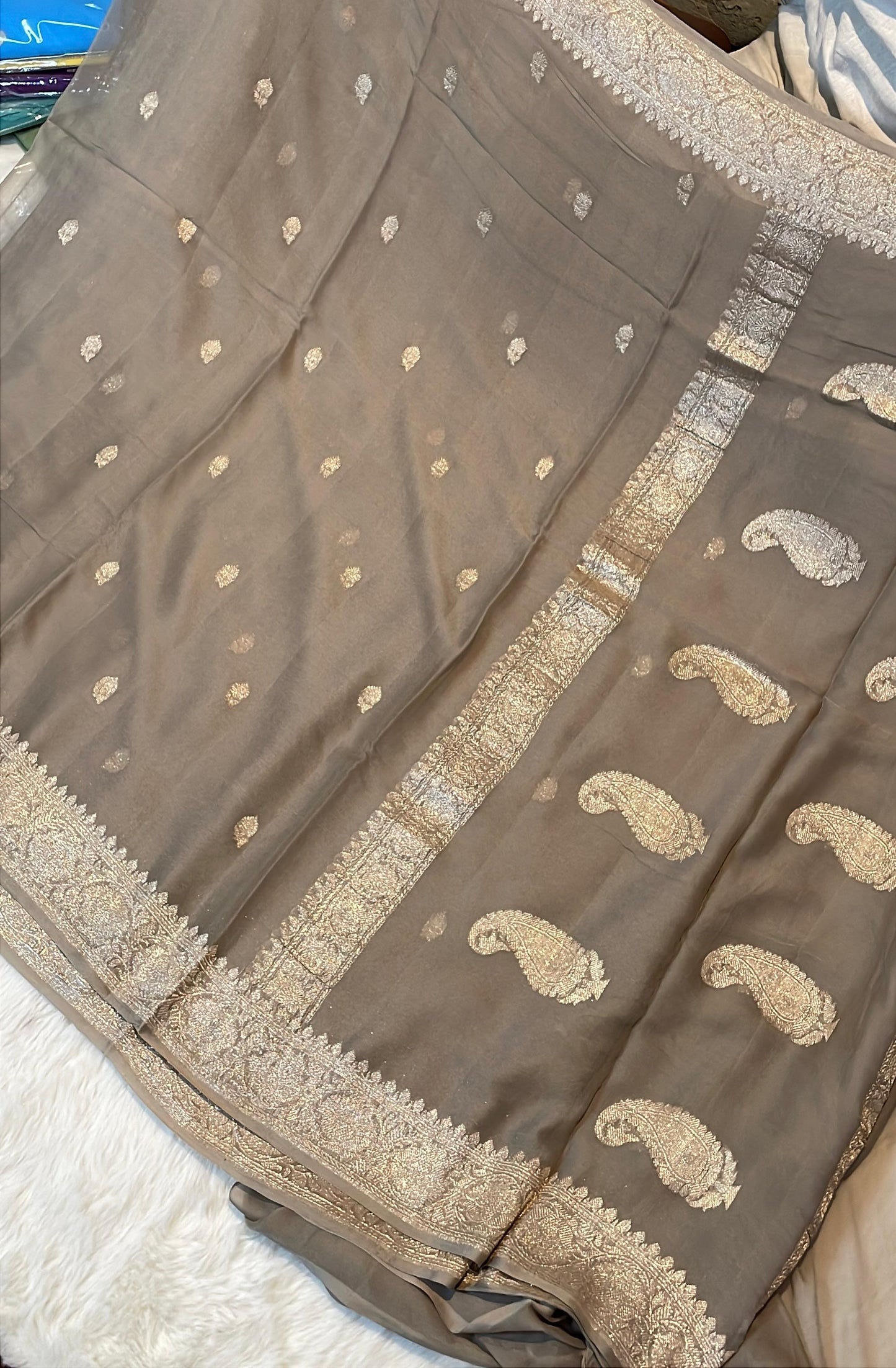 100% Pure Banarasi Khaddi Chiffon Silver Zari Kadwa Buti Handloom Mouse grey Color